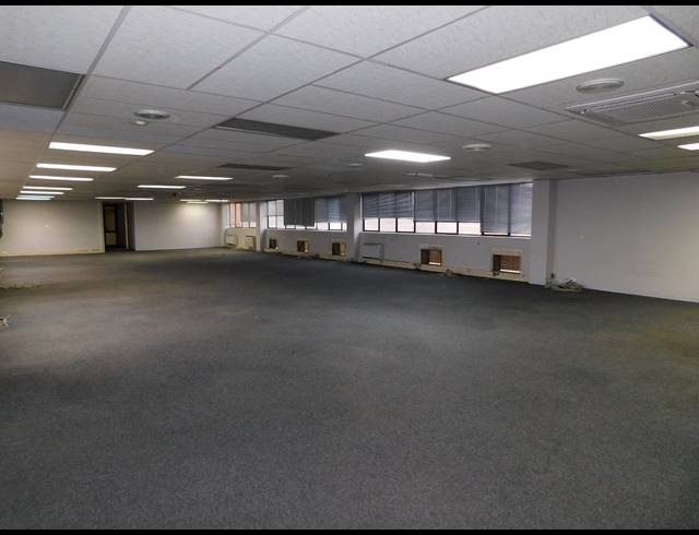 1,000M² OFFICE TO LET IN FERNDALE